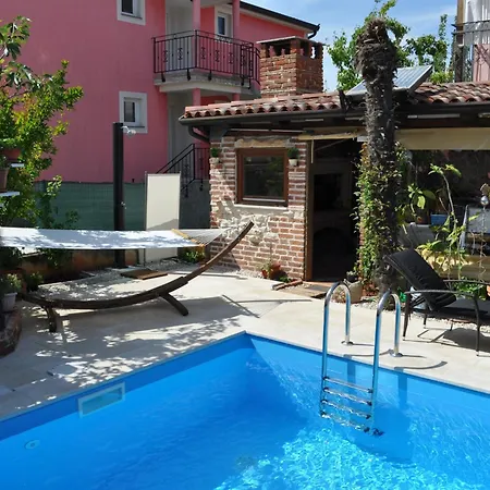 Family-friendly With Swimming Pool Fratrici, - 14384 Appartement Umag